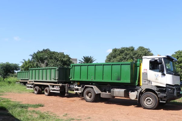 Side Profile Ampliroll Truck